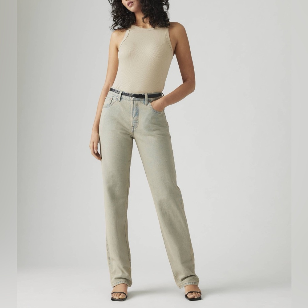 NWT Levi’s 501 90s jeans in size 28 mid rise